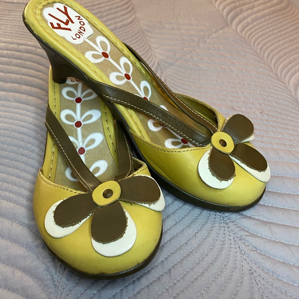 Fly London floral kitten heel sandal. Size 37.